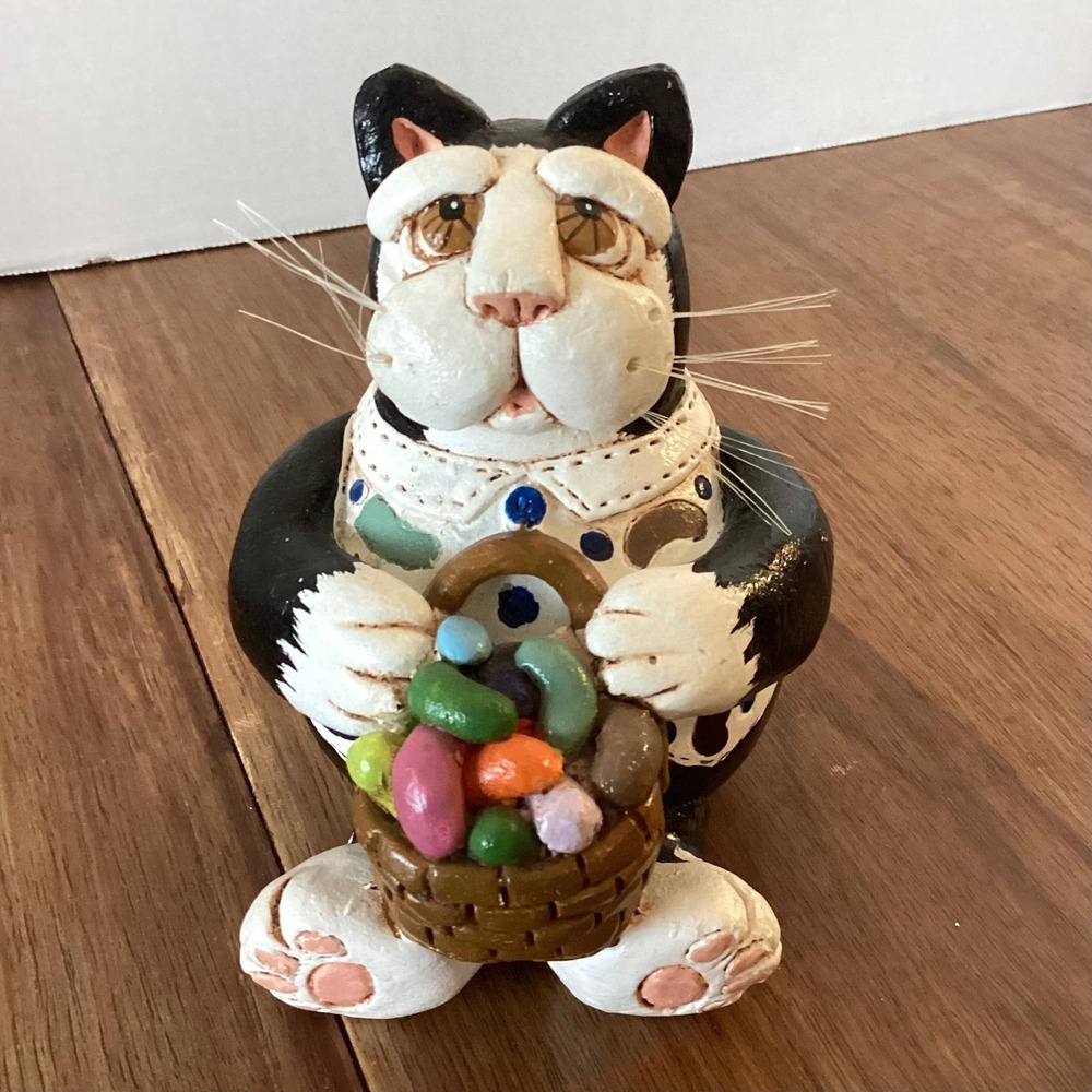Vintage 1999 Enesco Vicki Tuxedo Cat‎ Figurine Jelly Bean Basket Easter Decor